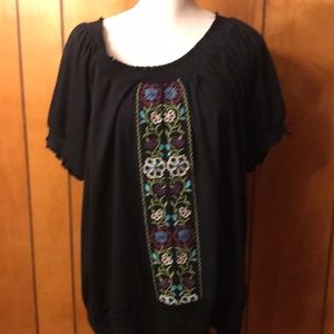 Women’s black pull over shirt